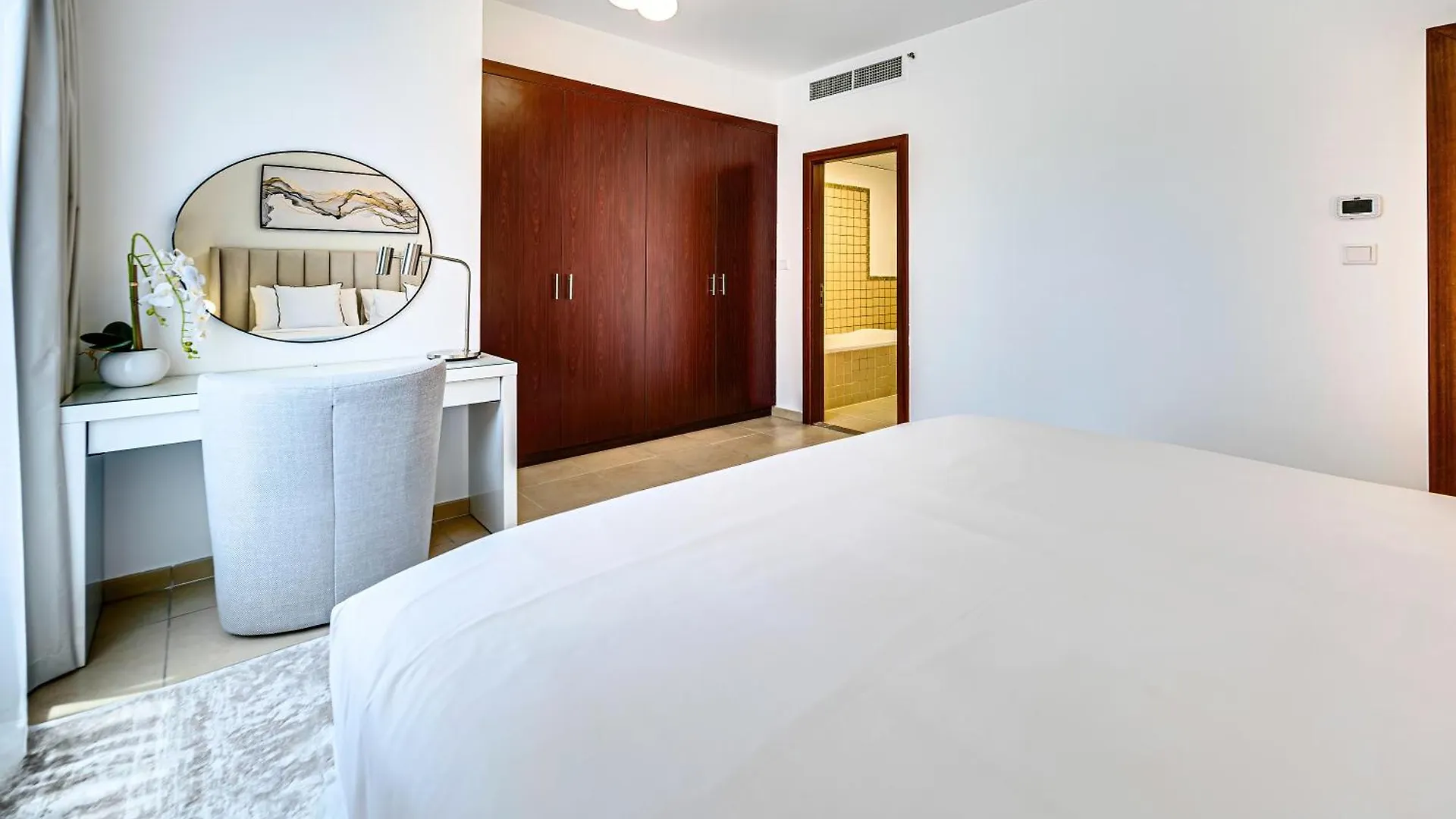 Apartamento Stylish 2Br Apt Just Minutes From Beach Dubái