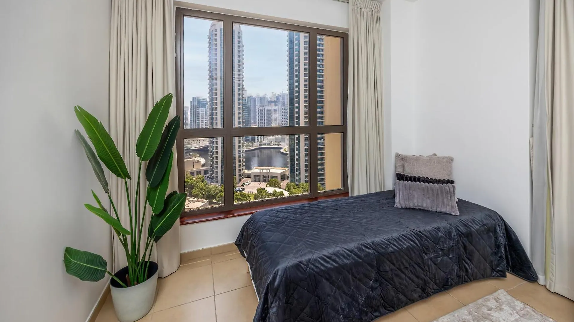 Stylish 2Br Apt Just Minutes From Beach Dubái