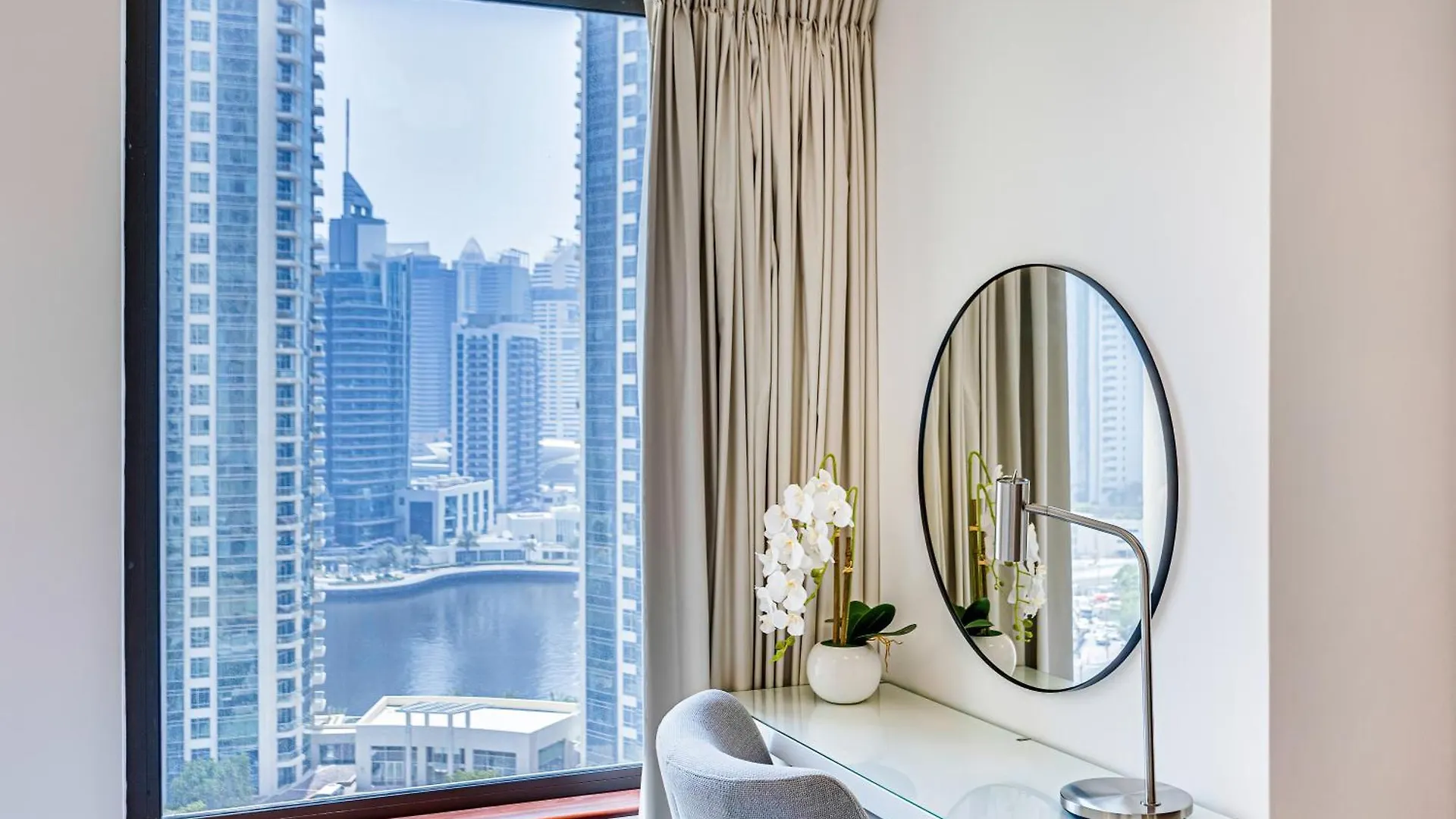 Stylish 2Br Apt Just Minutes From Beach Dubái 0*,