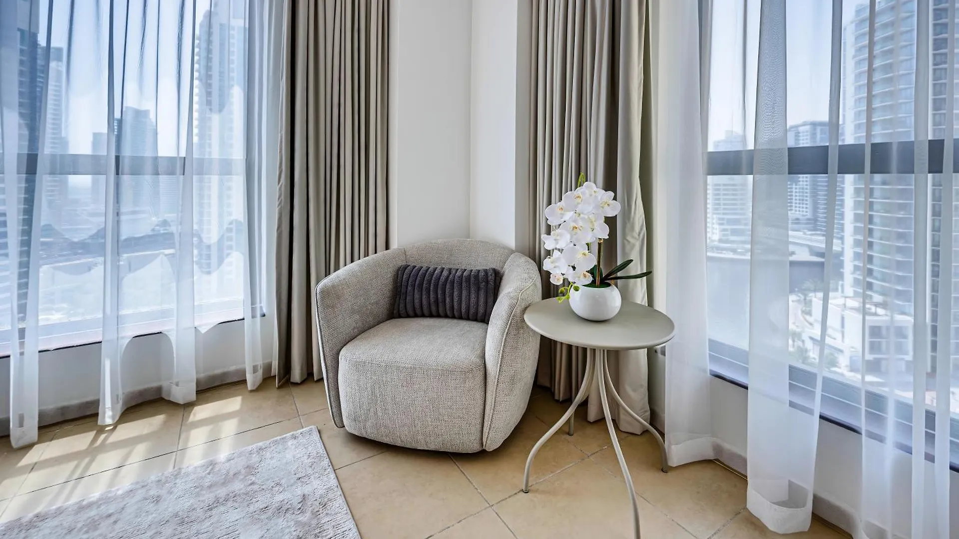 Stylish 2Br Apt Just Minutes From Beach Dubái