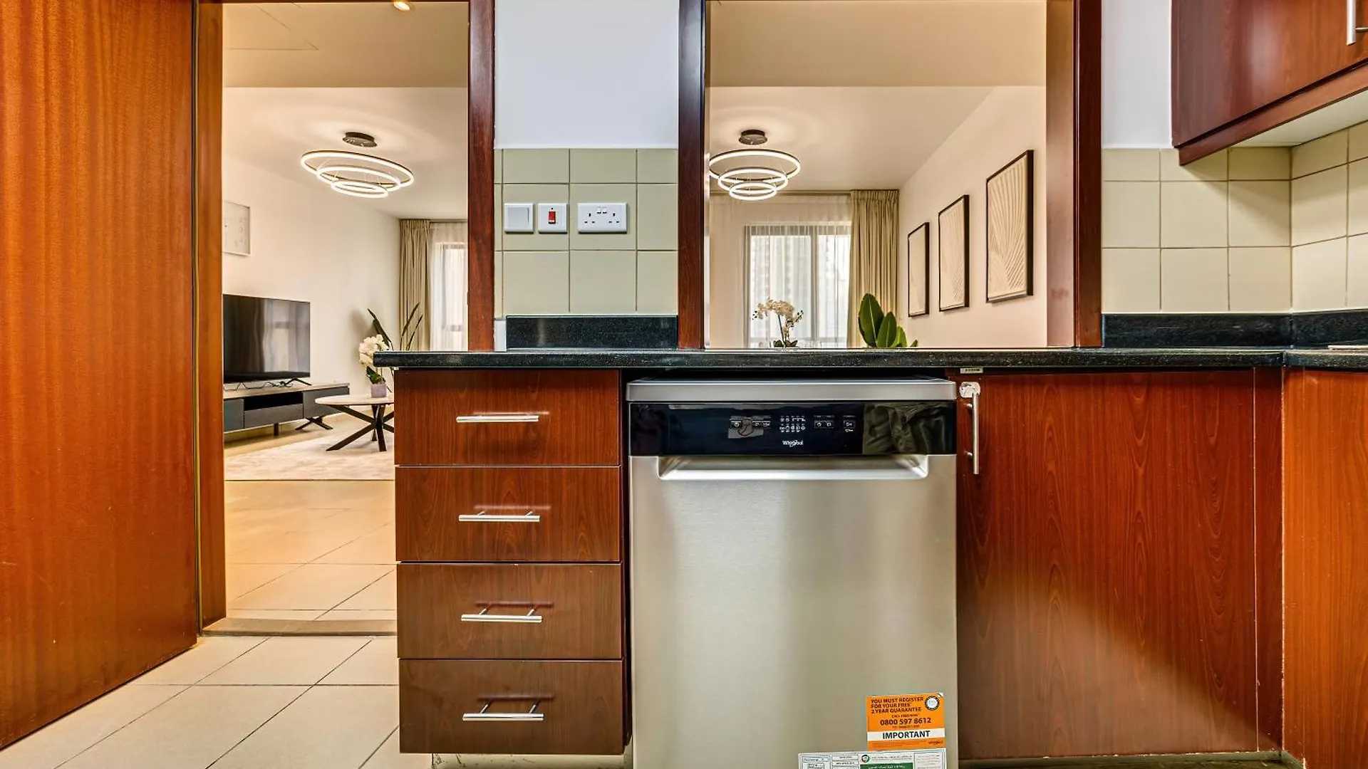 Stylish 2Br Apt Just Minutes From Beach Dubái 0*,